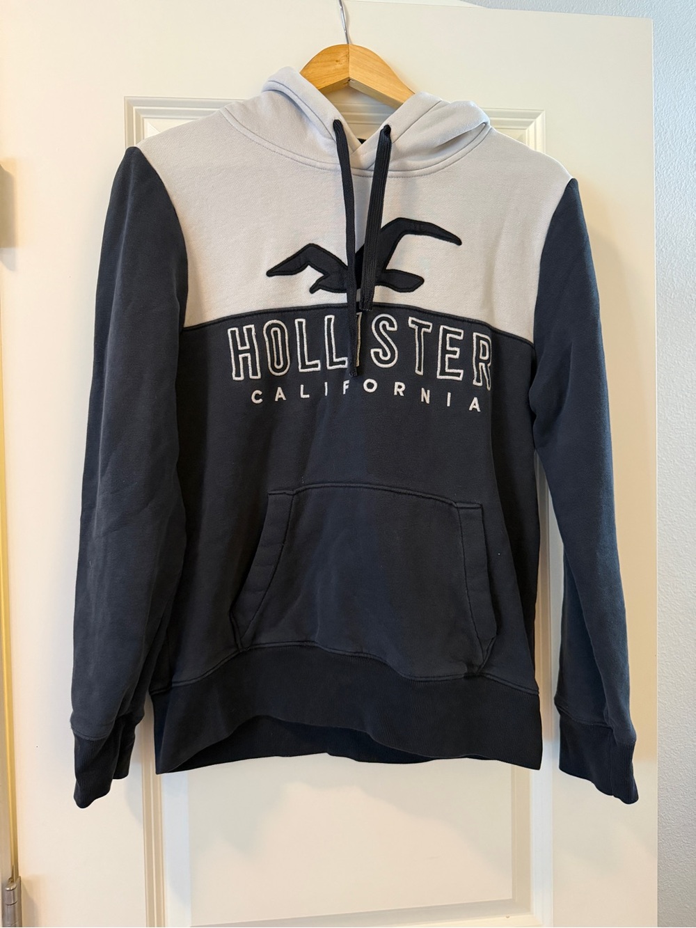Hollister Men's Navy & Light Gray Pullover Hoodie